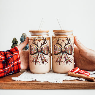 Holiday coffee gifts glass cup 17oz - Christmas glitter bow reindeer sequin kitchen accessories bamboo lid straw
Eco-friendly Christmas glass tumbler 17oz bamboo lid - Glitter sequin reindeer bow sustainable drinkware glass straw