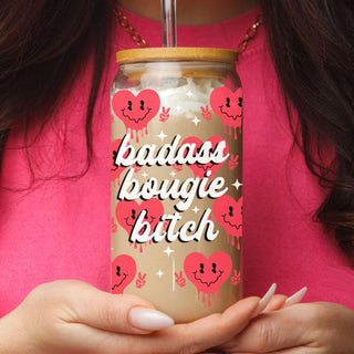 Wholesale Badass bougie bitch glass cup 20oz with red retro smiley face hearts holding a peace sign up. Boss woman valentines day gift ideas. 20oz Vday glass cups with bamboo lid and glass straws.
