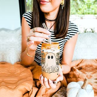 Cozy halloween tumbler
Botanical spooky aesthetic
Witchy garden style glass
Halloween kitchen decor tumbler