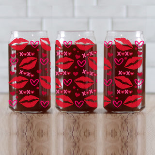 Wholesale 20oz glass cups featuring pink and red XOXO and heart designs.
Wholesale red lips, hearts, and XOXO 20oz glass cups for unique Valentine’s gifts.