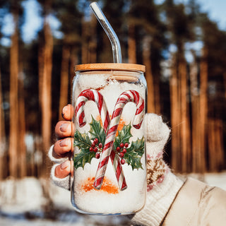 Wholesale Christmas glass tumbler - Candy cane holly holiday coffee cup with bamboo lid straw - Festive kitchen gift
Christmas coffee tumbler – festive candy cane and holly wreath glass cup