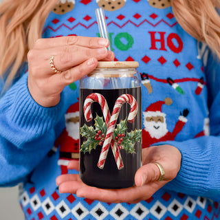 Unique Christmas gifts candy cane holly glass cup 17oz - Holiday traditional coffee tumbler bamboo lid straw
Sparkly Christmas coffee mug – holly wreath and candy cane design glass tumbler