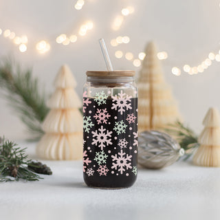 Christmas coffee gifts glass tumbler 17oz - Pastel snowflake pink mint holiday drinkware bamboo lid - Soft kitchen accessories
Christmas coffee bar accessory – glass cup with pastel snowflake holiday design