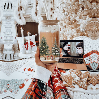 Holiday glass coffee cup with bamboo lid - Christmas tree and snow design
Reusable 17oz Christmas glass tumbler with bamboo lid and straw
Winter wonderland glass cup - Christmas trees with snow and presents design