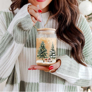 Christmas kitchen decor – glass coffee cup with tree and snowy landscape
Eco-friendly Christmas coffee mug – reusable glass tumbler with straw
Holiday coffee accessory – 17oz glass tumbler for Christmas drinkware display