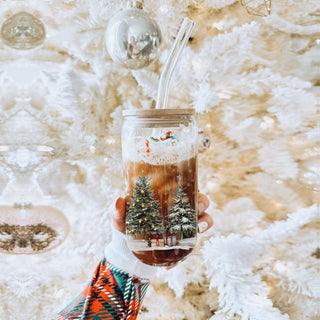 Holiday drinkware gift – Christmas tree and snowy scene coffee tumbler
Christmas glass tumbler with bamboo lid and straw - festive holiday drinkware
Reusable holiday coffee cup - 17oz glass tumbler with Christmas design