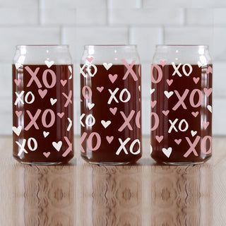 Wholesale 20oz glass cups with bamboo lid featuring pink XO’s and hearts.
Bulk 20oz glass cups with bamboo lid, pink XO’s and heart graphics for resale.
Wholesale 20oz glass cups with bamboo lid, pink XO’s and hearts design in bulk.