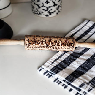 cookie stamping rolling pin pumpkin pattern
fall kitchen baking tools rolling pin wood
Halloween cookie dough imprint roller
pumpkin engraved baking roller close detail
Halloween cookie decorating tools for home bakers
how to make embossed cookies with rolling pin
best rolling pin for patterned cookies Halloween
easy Halloween baking ideas with kids cookies