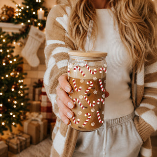 Christmas beverage cup – glass tumbler with bamboo lid and reusable straw
Holiday kitchen accessory – festive Christmas glass cup for drinks
Christmas morning coffee mug – 17oz glass tumbler with festive design