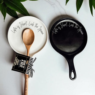 Black and White Spoon Rests Ceramic
Kitchen decor wholesale lots
Cooking gift sets bulk
9-inch ceramic spoon rest with hand-lettered baking quote