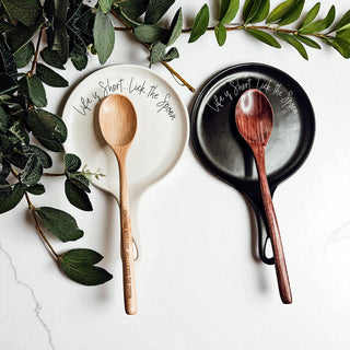 wooden spoon and gift ribbon
Standout kitchen gifts
Ceramic spoon rest with funny quotes
Kitchen hostess gift with humor
Wholesale kitchen gifts with sayings