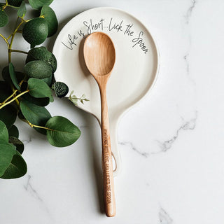 Kitchen wisdom quotes
9-inch ceramic spoon rest with hand-lettered baking quote
Porcelain spoon rest with matching