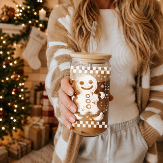 Holiday coffee bar decor – checkered gingerbread glass cup for home or office
Coworker Christmas gifts vintage gingerbread glass cup 17oz - Holiday office drinkware bamboo lid
Unique Christmas coffee gift – 17oz glass tumbler with retro gingerbread design