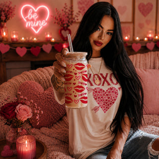 Fun and stylish 20oz glass tumblers with XOXO, red lips, and hearts for wholesale. Chic wholesale 20oz glass cups with red lips, hearts, and XOXO graphics.
Modern 20oz glass cups with XOXO, red lips, and hearts for a trendy touch.
Flirty 20oz glass cups with pink XOXO, red lips, and hearts for her.