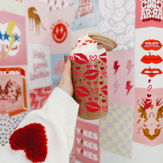 Modern wholesale glass cups with XOXO, red lips, and hearts for Valentine’s Day.
20oz glass tumblers with red lips and heart designs for wholesale orders.