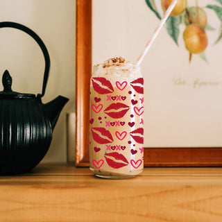 Wholesale 20oz glass cups with red lips, hearts, and XOXO for retail stores.
Fun and stylish 20oz glass tumblers with XOXO, red lips, and hearts for wholesale. Chic wholesale 20oz glass cups with red lips, hearts, and XOXO graphics.