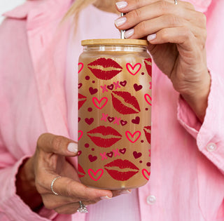 Bold 20oz glass cups featuring red lips and XOXO designs for wholesale gifting.
Wholesale glass cups with XOXO, red lips, and heart graphics for unique Valentine’s gifts.