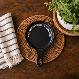 Mom's Kitchen | Black or White