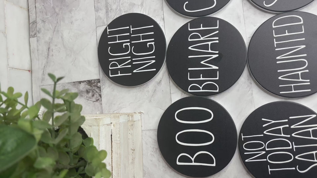 halloween dinner party accents
halloween dinner party decorations
halloween dinner set