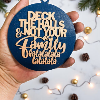 blue and white christmas tree decor
Blue and gold Christmas tree decor