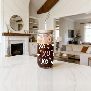 Bulk 20oz glass cups with bamboo lid, pink XO’s and hearts, wholesale for stores.
Wholesale 20oz glass cups with bamboo lid, pink XO’s and hearts for Valentine’s Day stock. galentine gift
Galentines mug
galentines gift